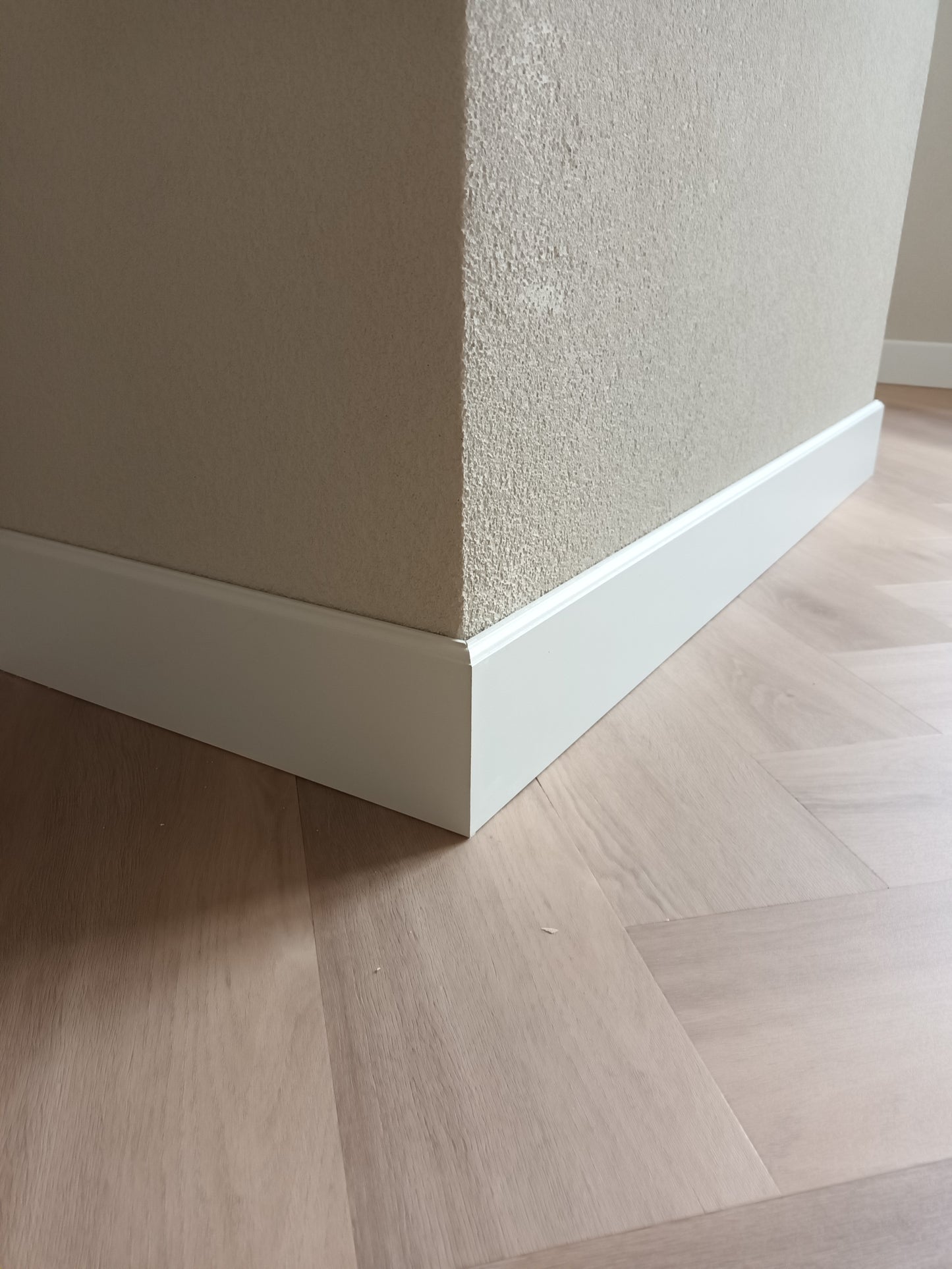 Eigentijdse Plint ral9010