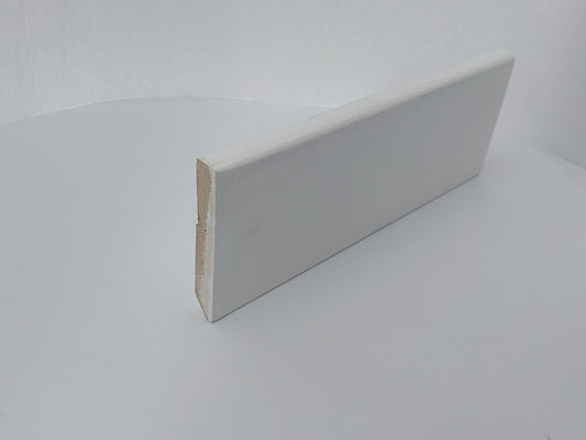 outlet hardhouten plinten 12x70x2400 ral9016 voorgelakt 45x