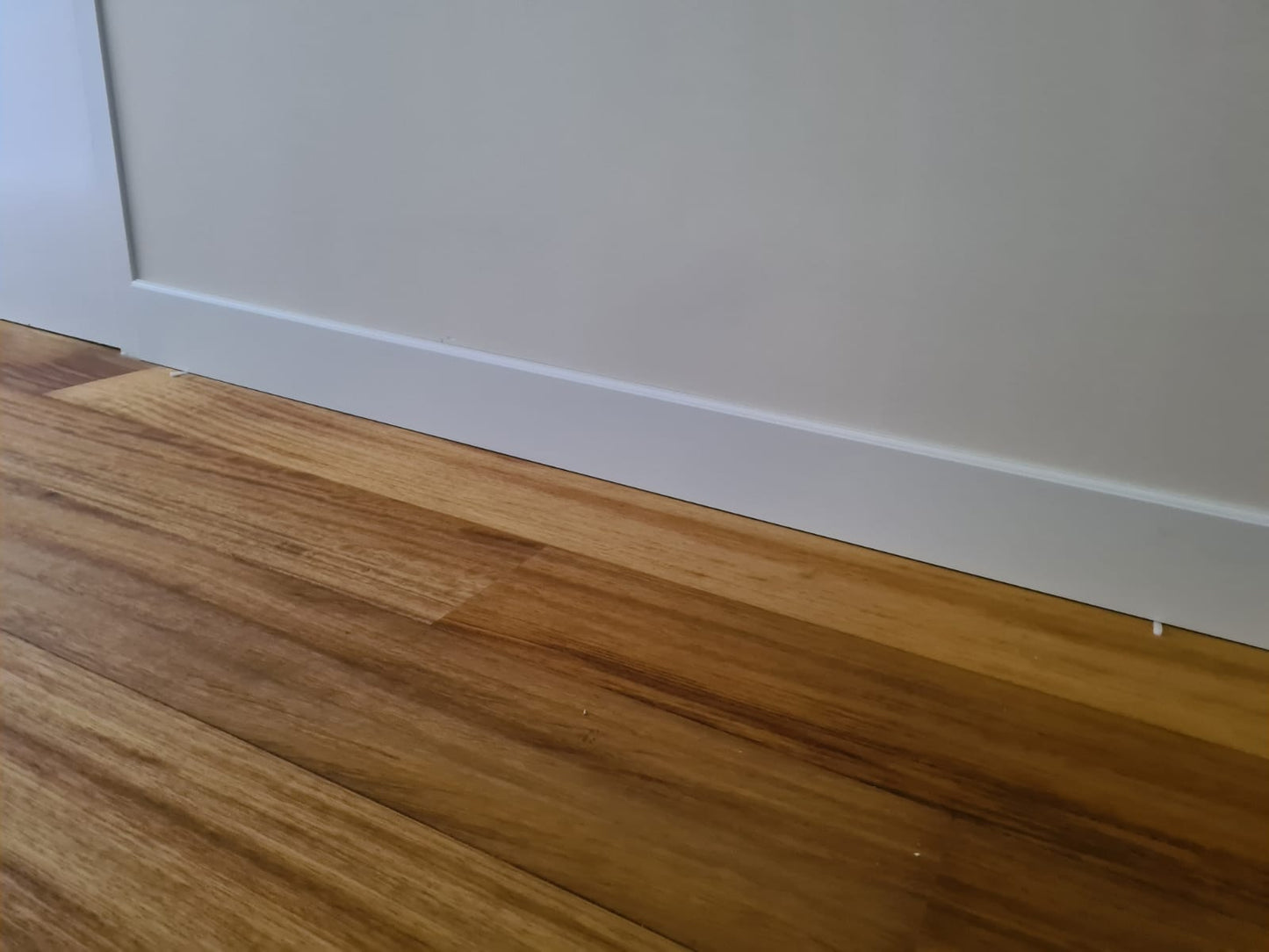 Eigentijdse Plint ral9010